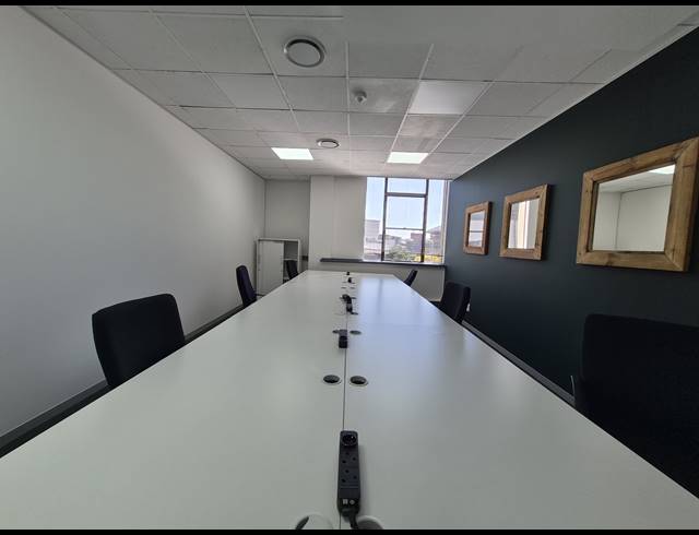 52M² SERVICED OFFICE TO LET IN SANDTON CENTRAL